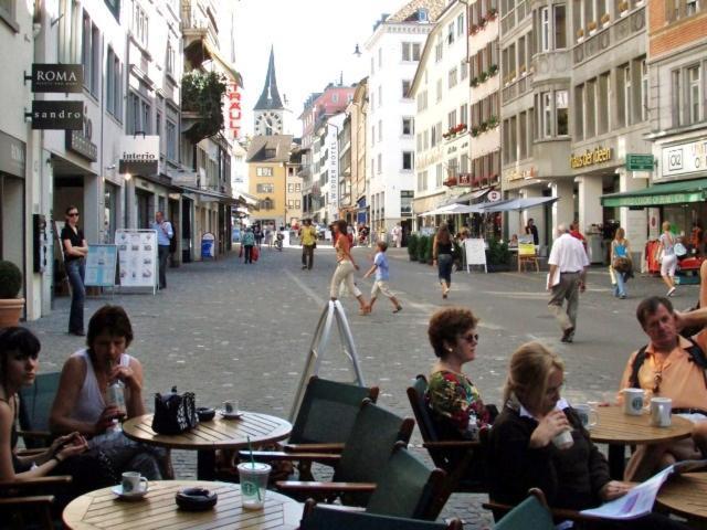 Pedestrian Area Close To Bahnhofstrasse Zurich Exterior photo