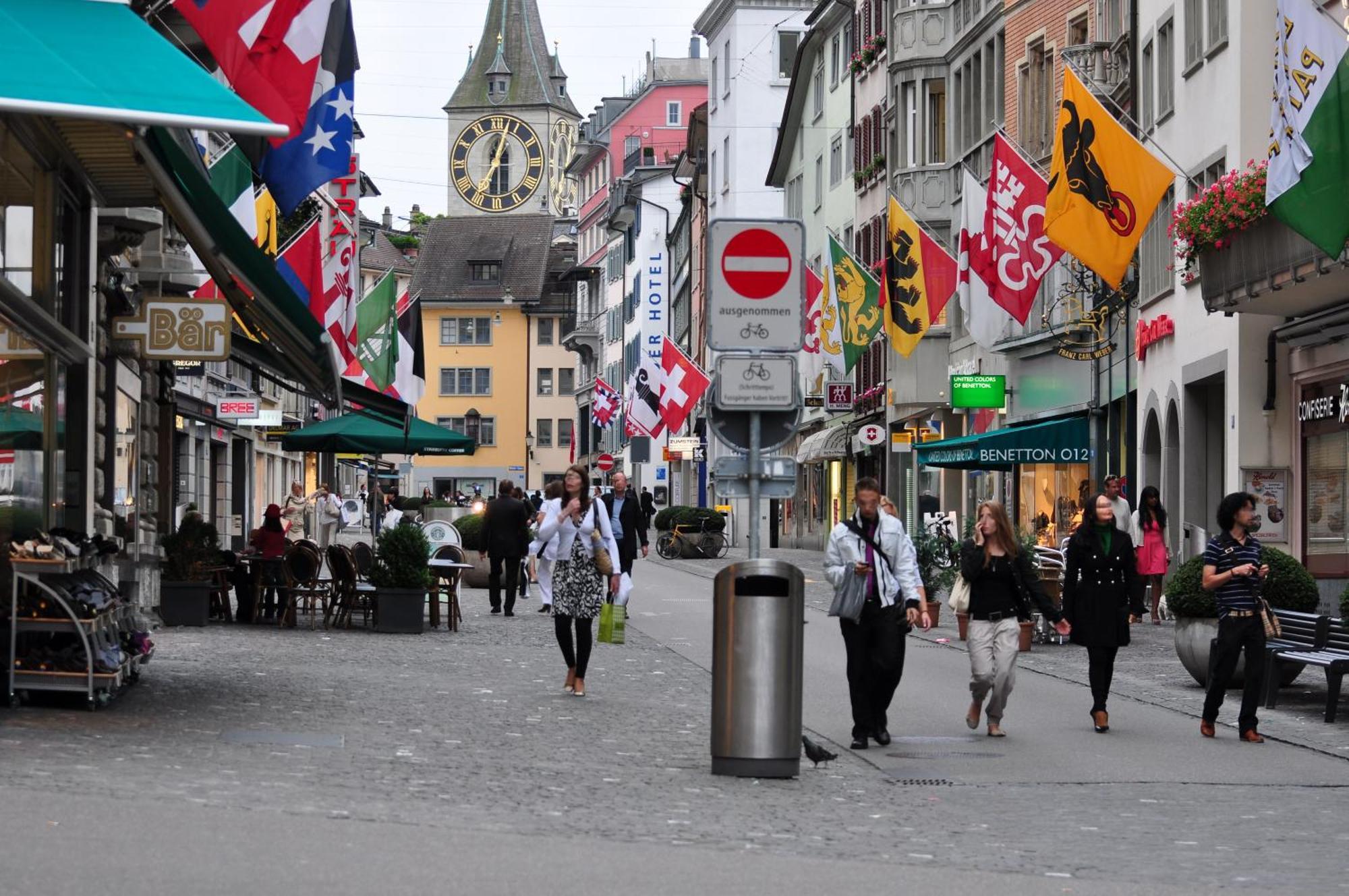 Pedestrian Area Close To Bahnhofstrasse Zurich Exterior photo